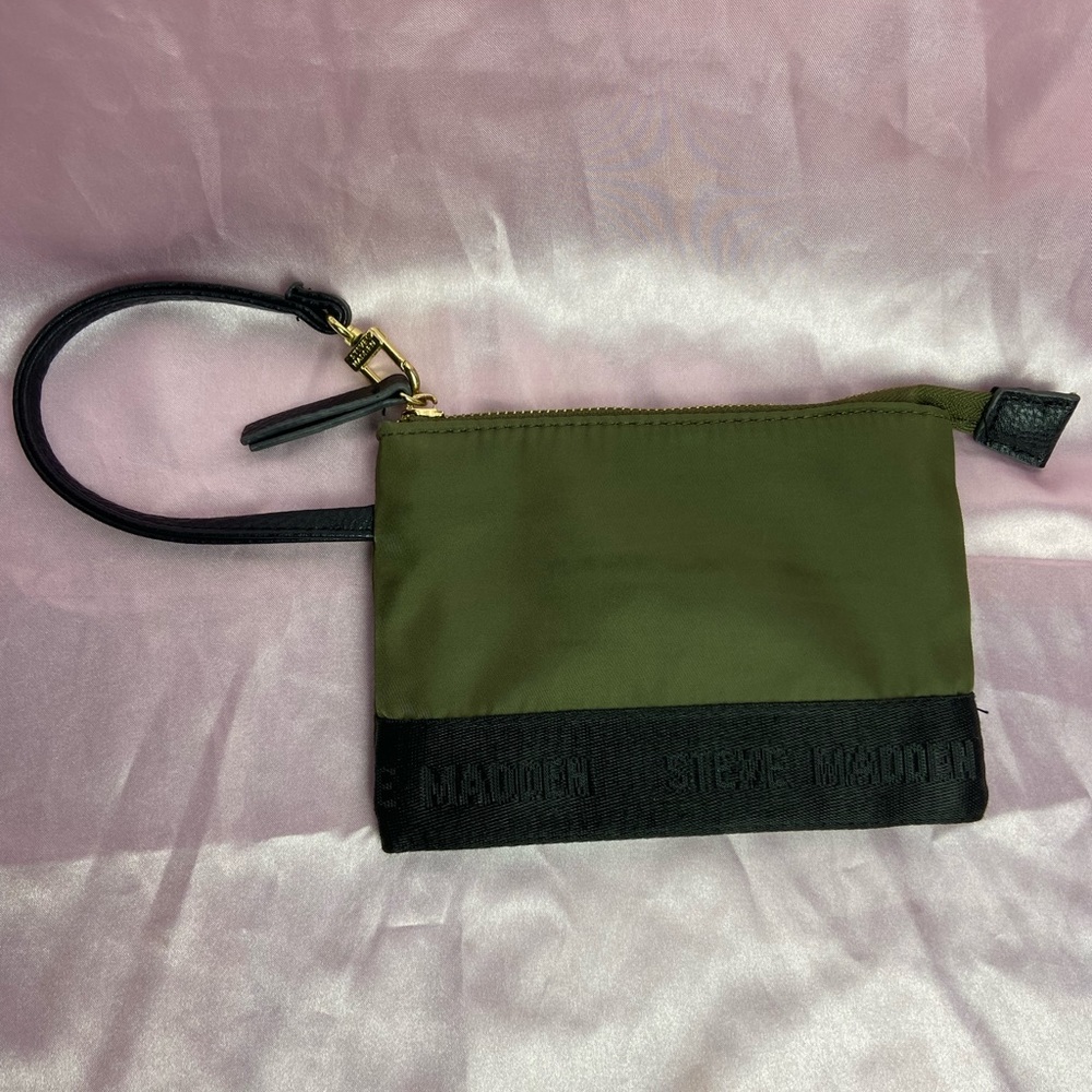 Steve Madden Wristlet
